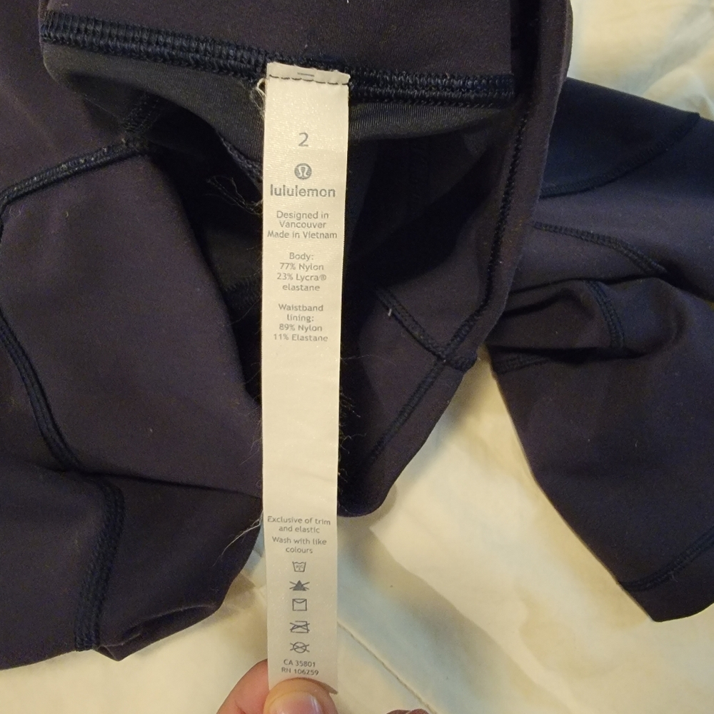 Lululemon - Picture 3 of 4